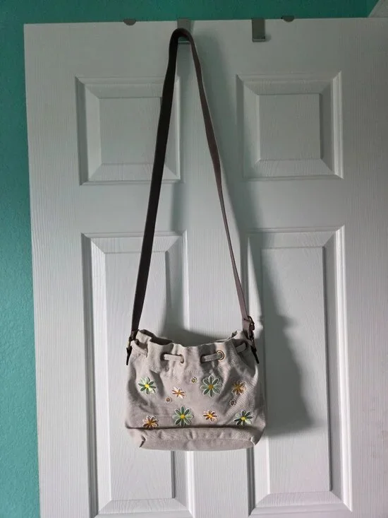 FEED Crossbody Bucket Bag - Picture 5 of 9